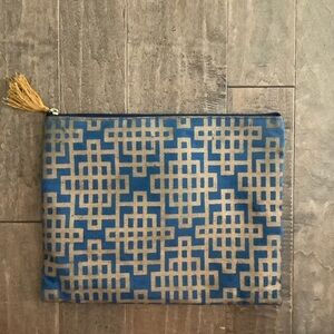 Mud Pie Heavy Fabric W/ Gold Metallic Design Zippered Bag
